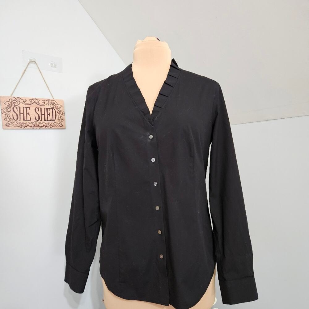 Talbots Black Wrinkle Resistant Cotton Pintuck V Neckline Button Front Top 12